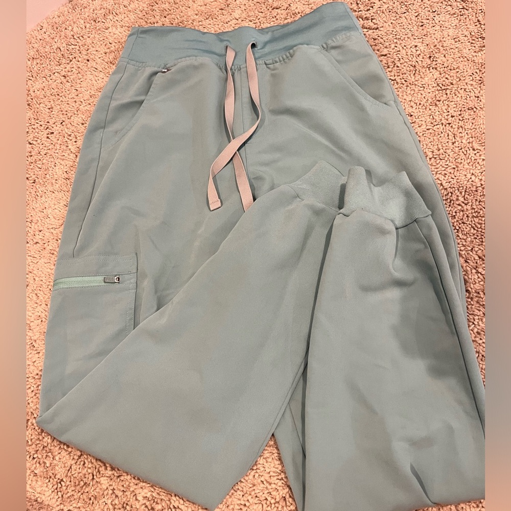 Figs Scrub Set
